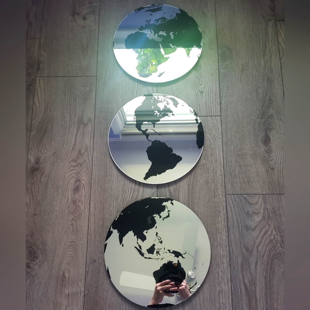 Globe mirrors